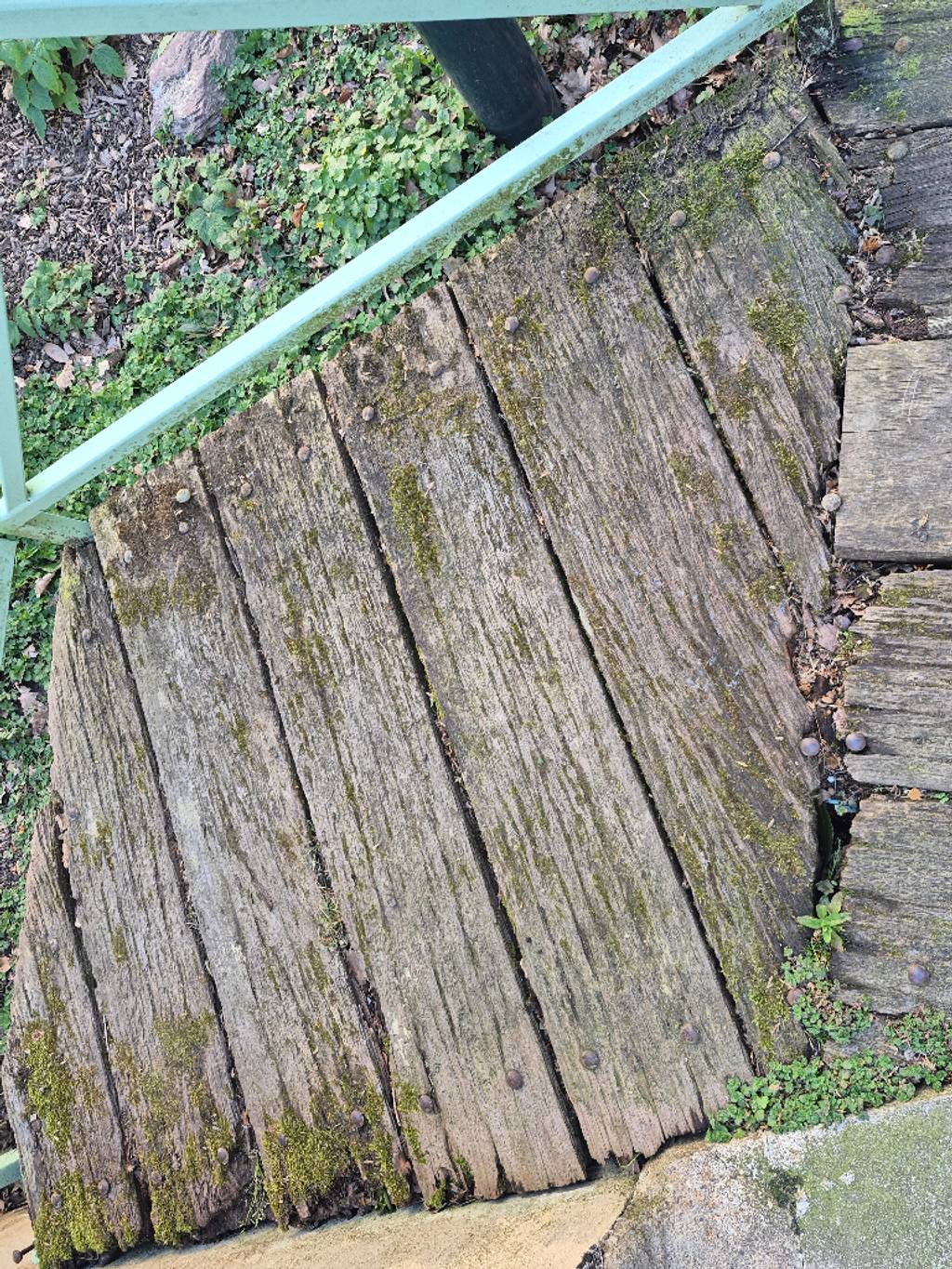 Photo 3 - Passerelle bois dangereuse pourrie