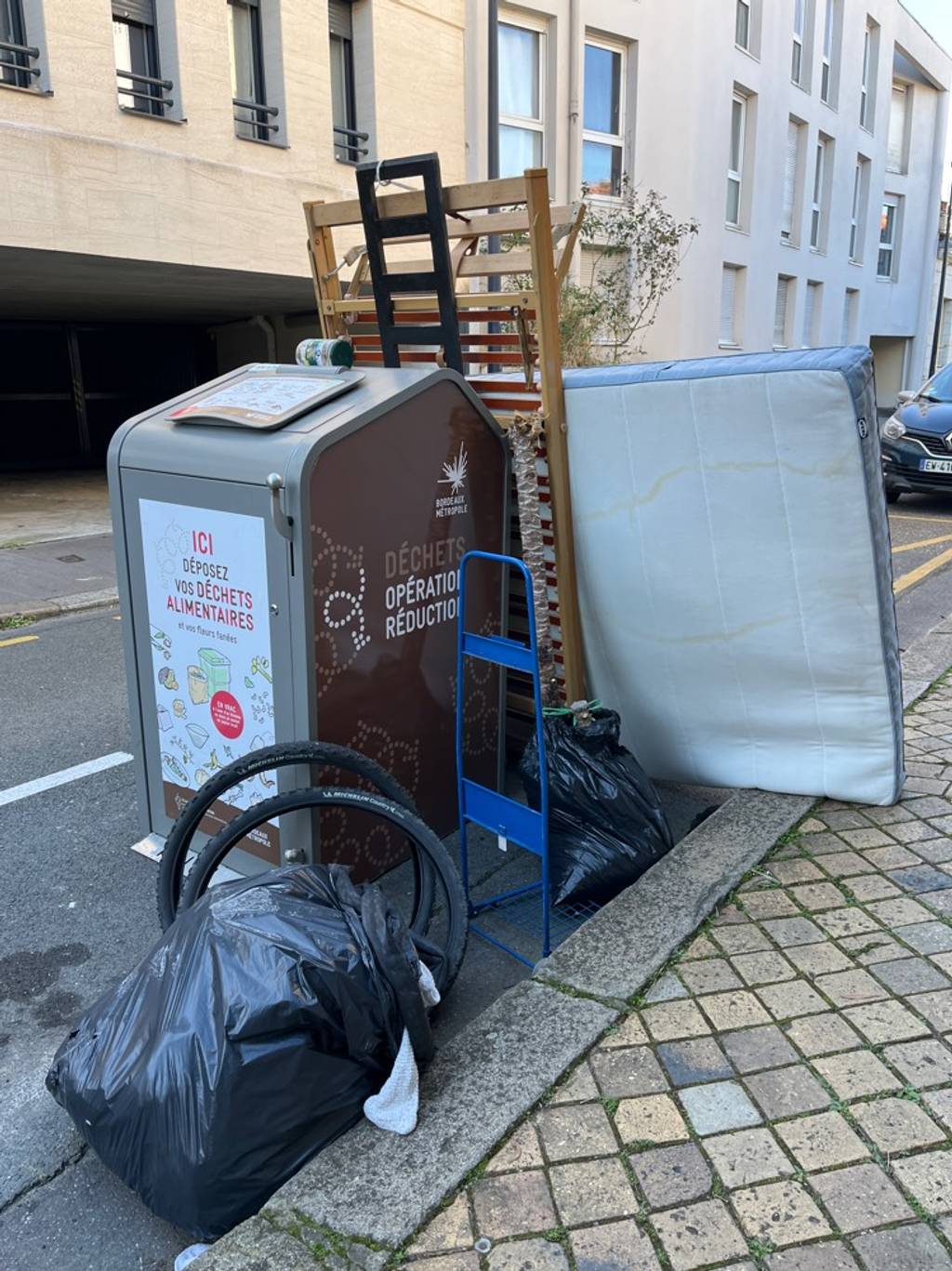 Déchets encombrants abandonnés