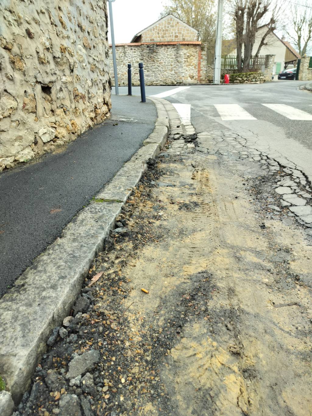 Photo 2 - Affaissement de chaussée dangereux