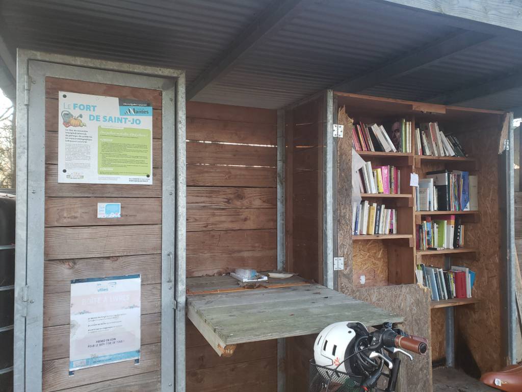 Boîte à livres dégradée
