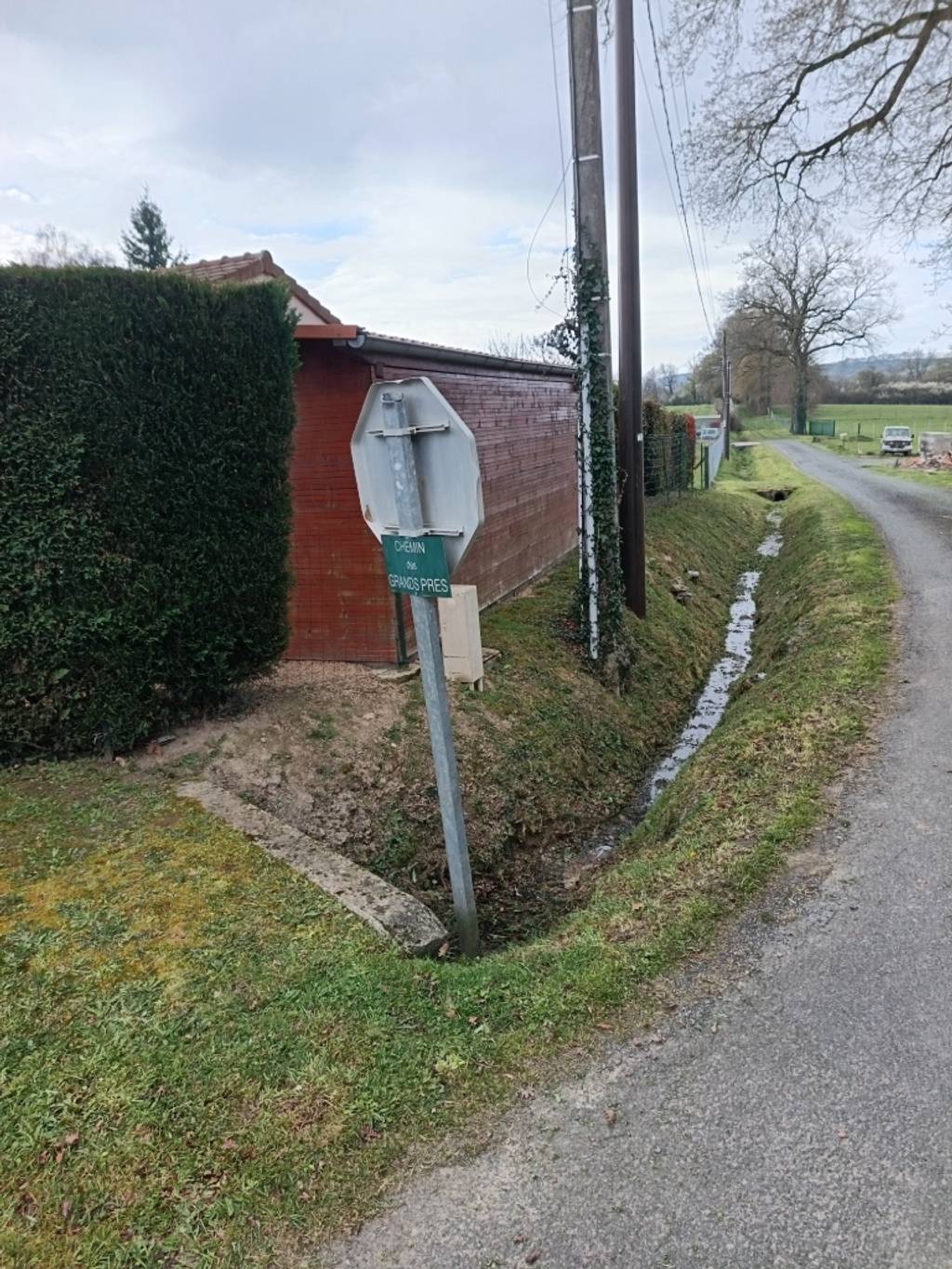 Panneau Stop instable