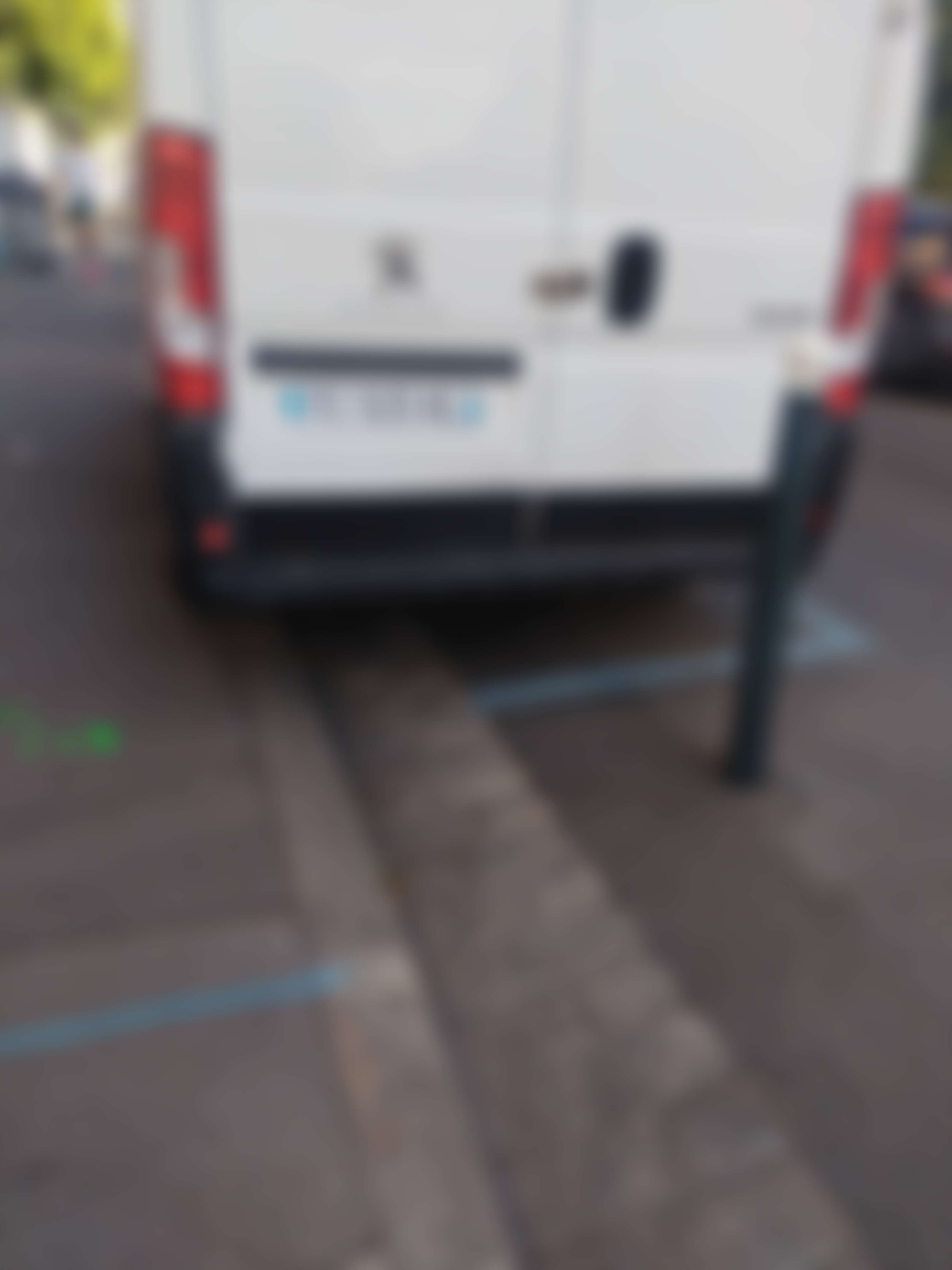Stationnement gênant trottoir