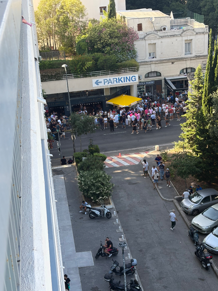 Photo 2 - Terrasse illégale occupation trottoir