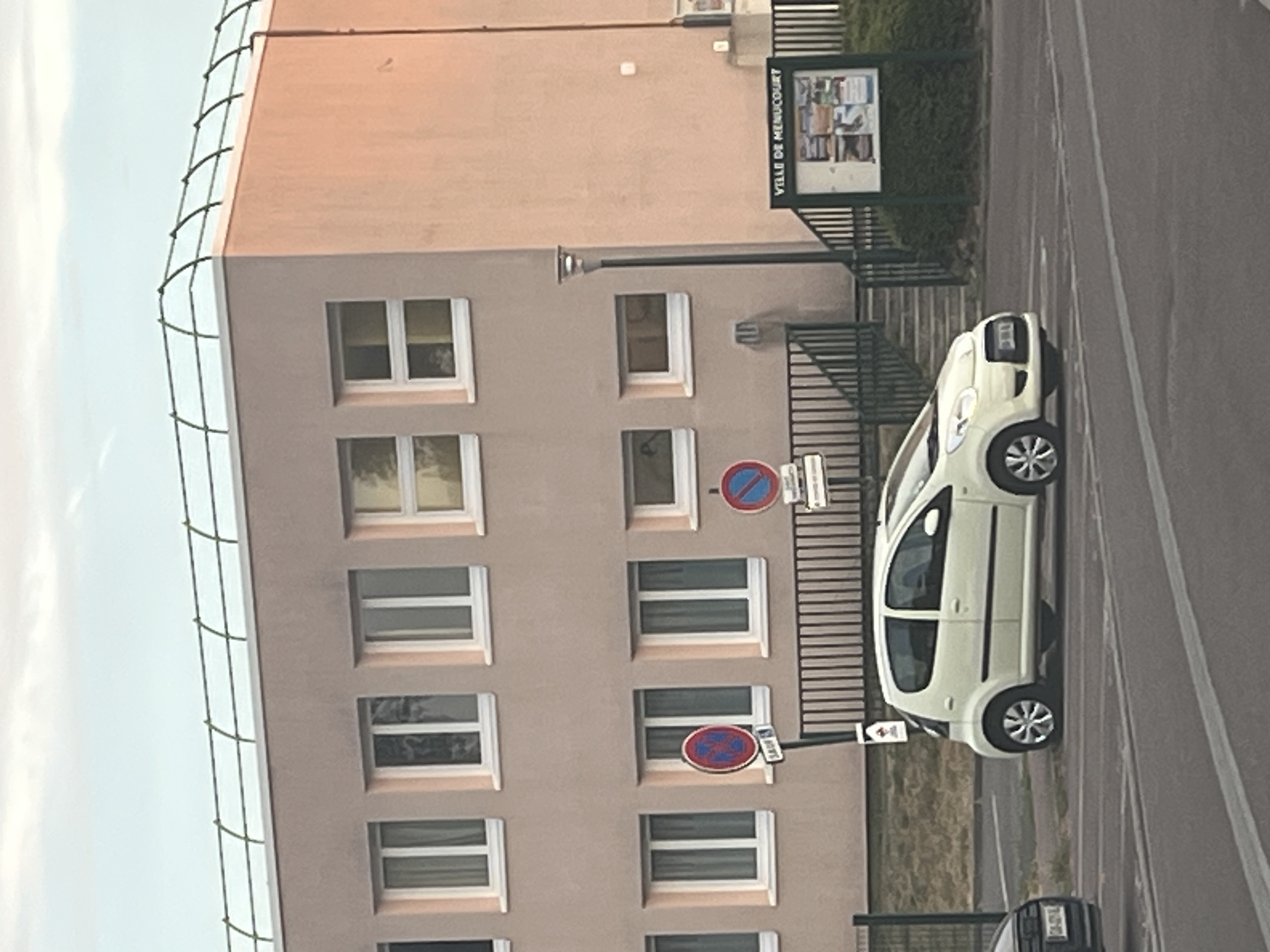 Signalement Éclairage extérieur allumé en continu