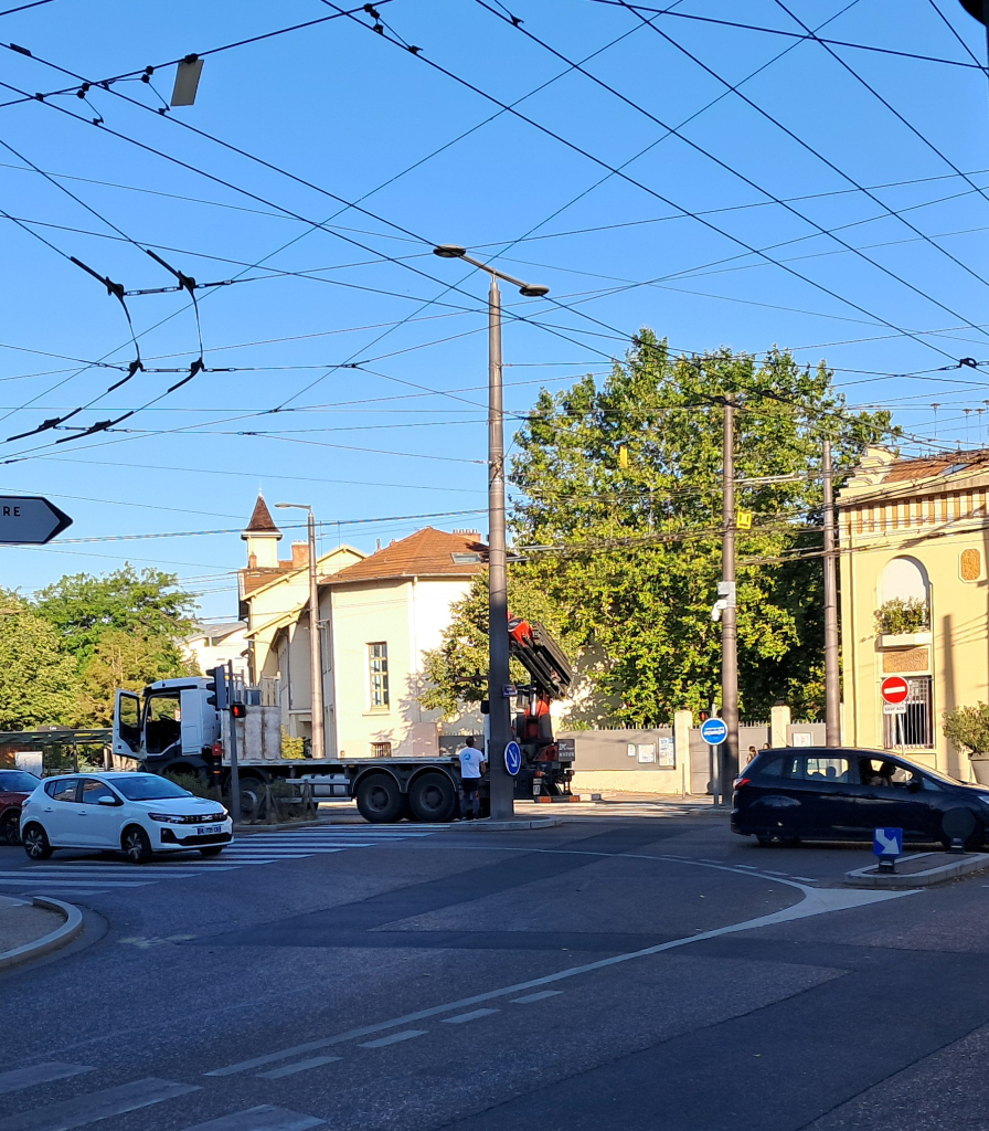 Accrochage câbles caténaires