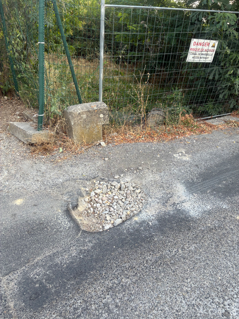 Trou sur chaussée