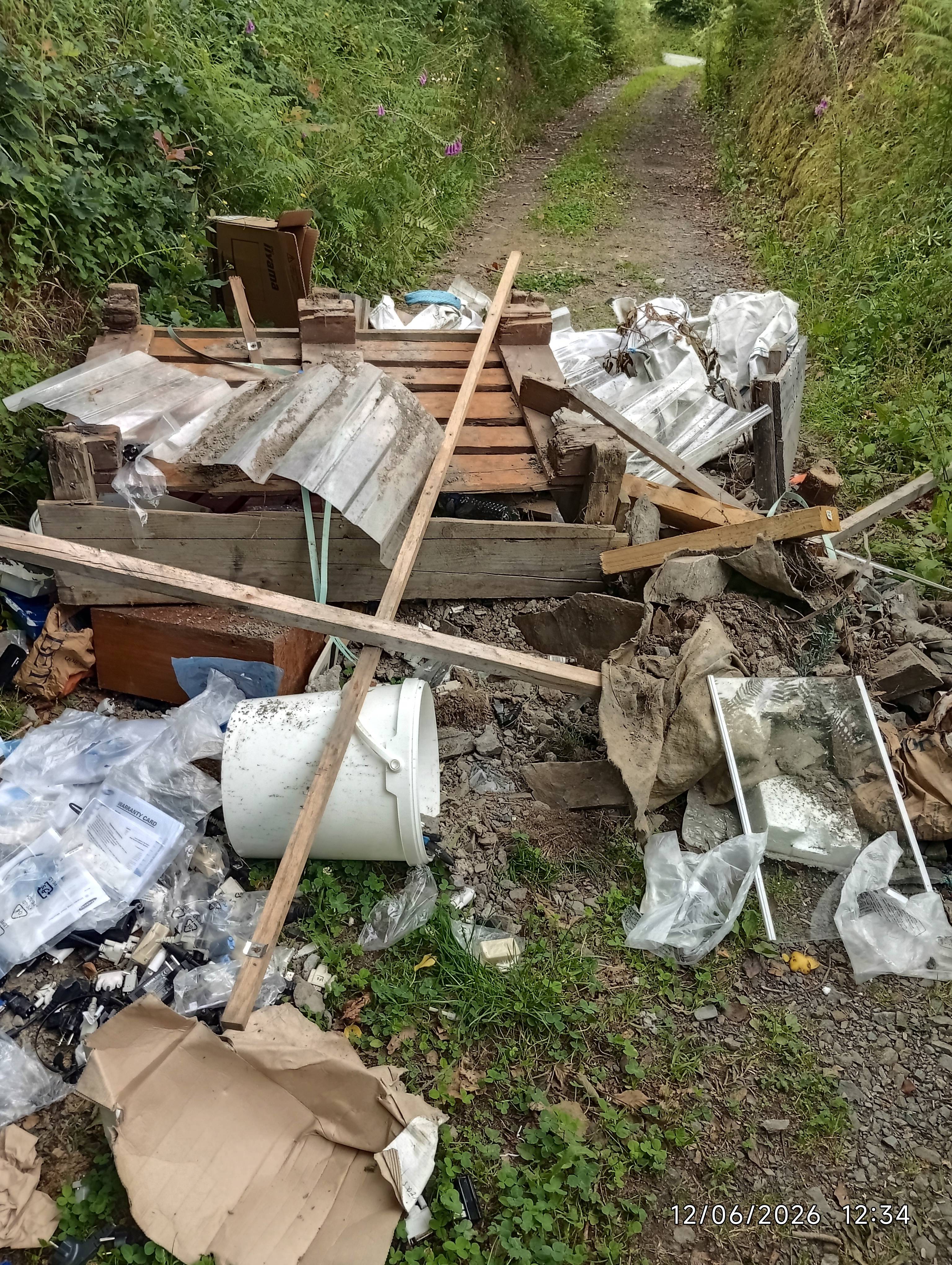 Photo 4 - Dépôt sauvage de déchets