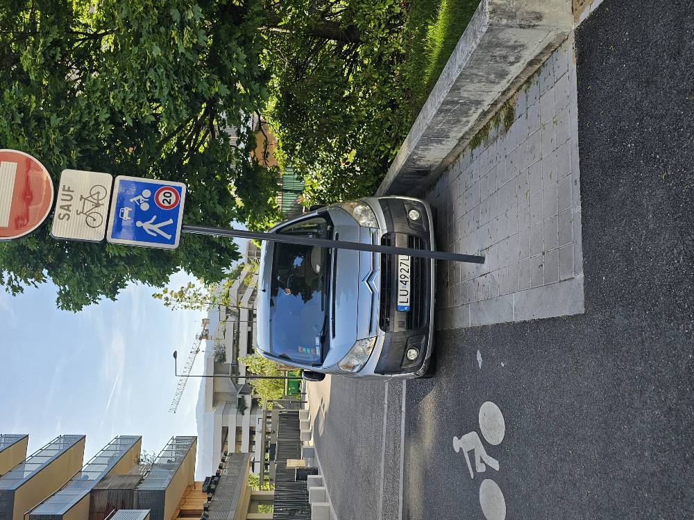 Stationnement gênant sur trottoir