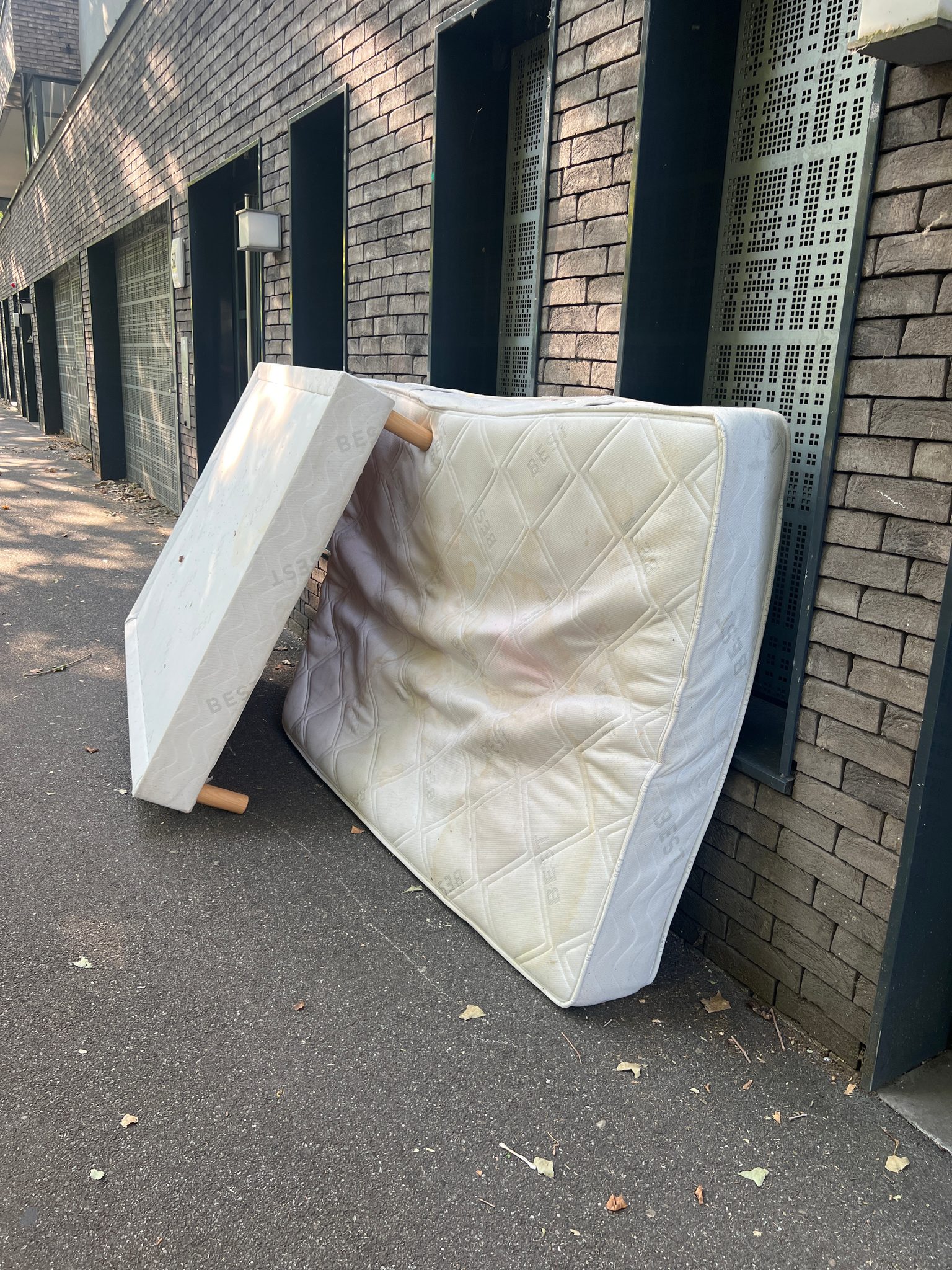 Signalement Déchets encombrants abandonnés
