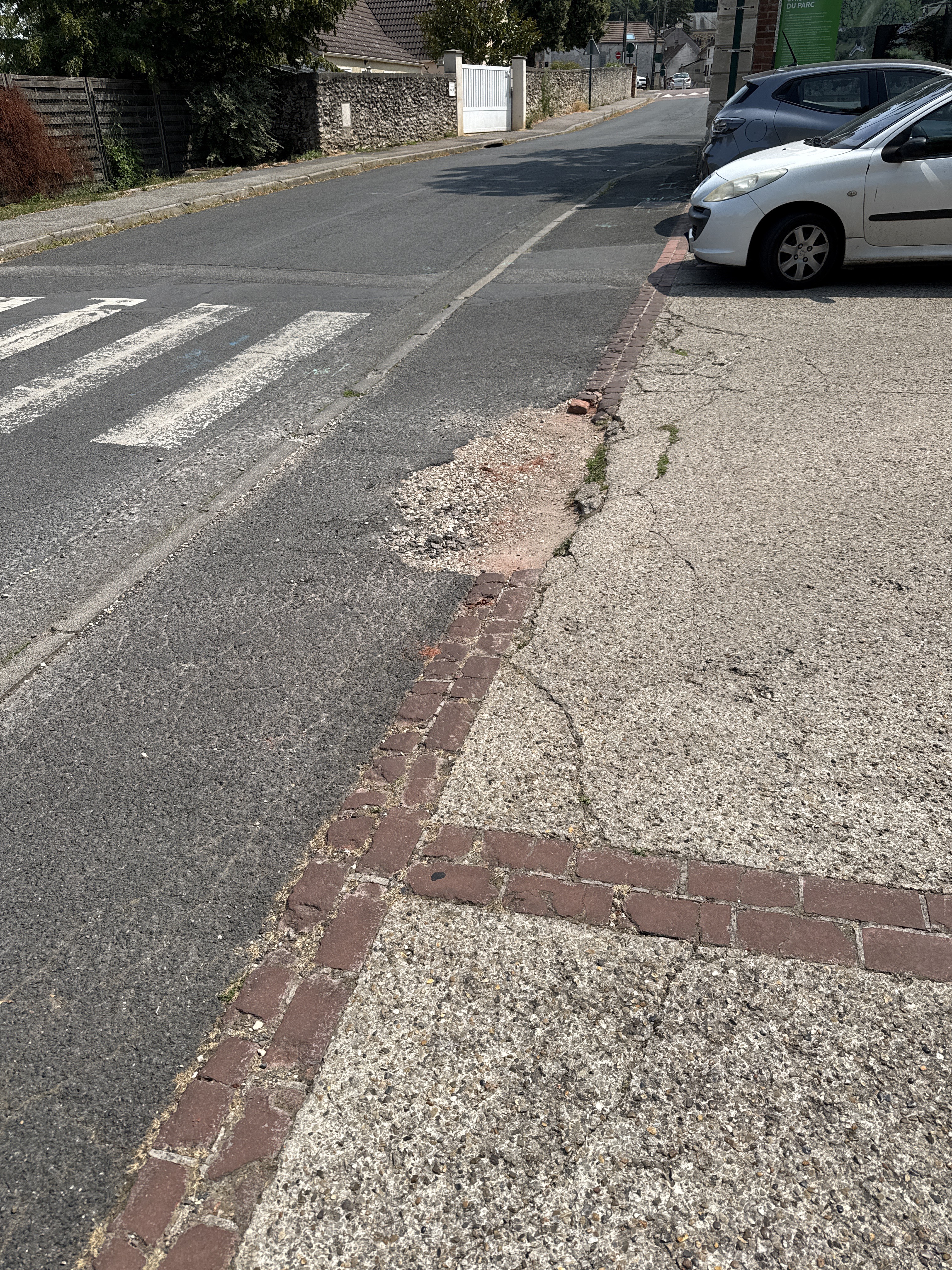 Signalement Trottoir endommagé