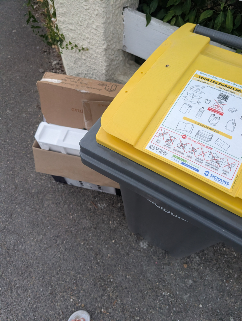 Signalement Collecte poubelles jaunes en retard