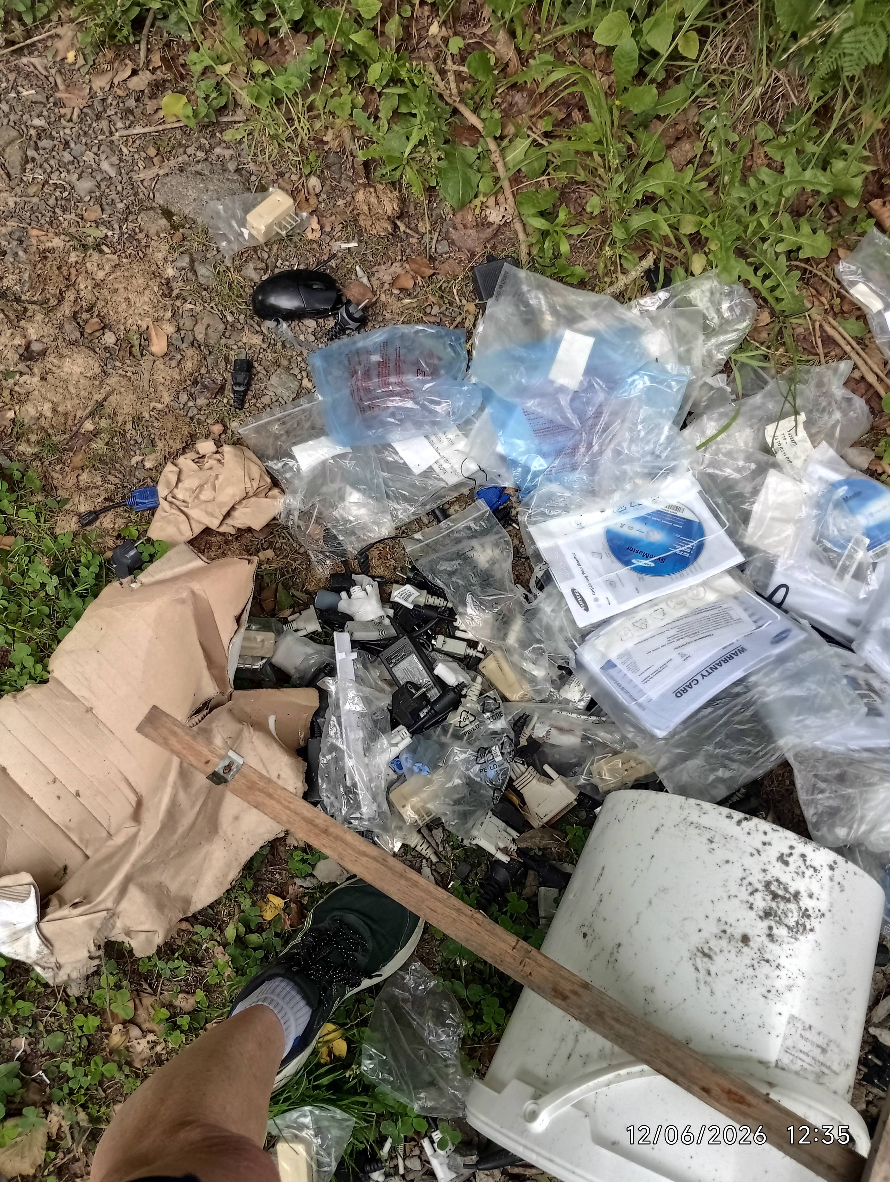 Photo 3 - Dépôt sauvage de déchets