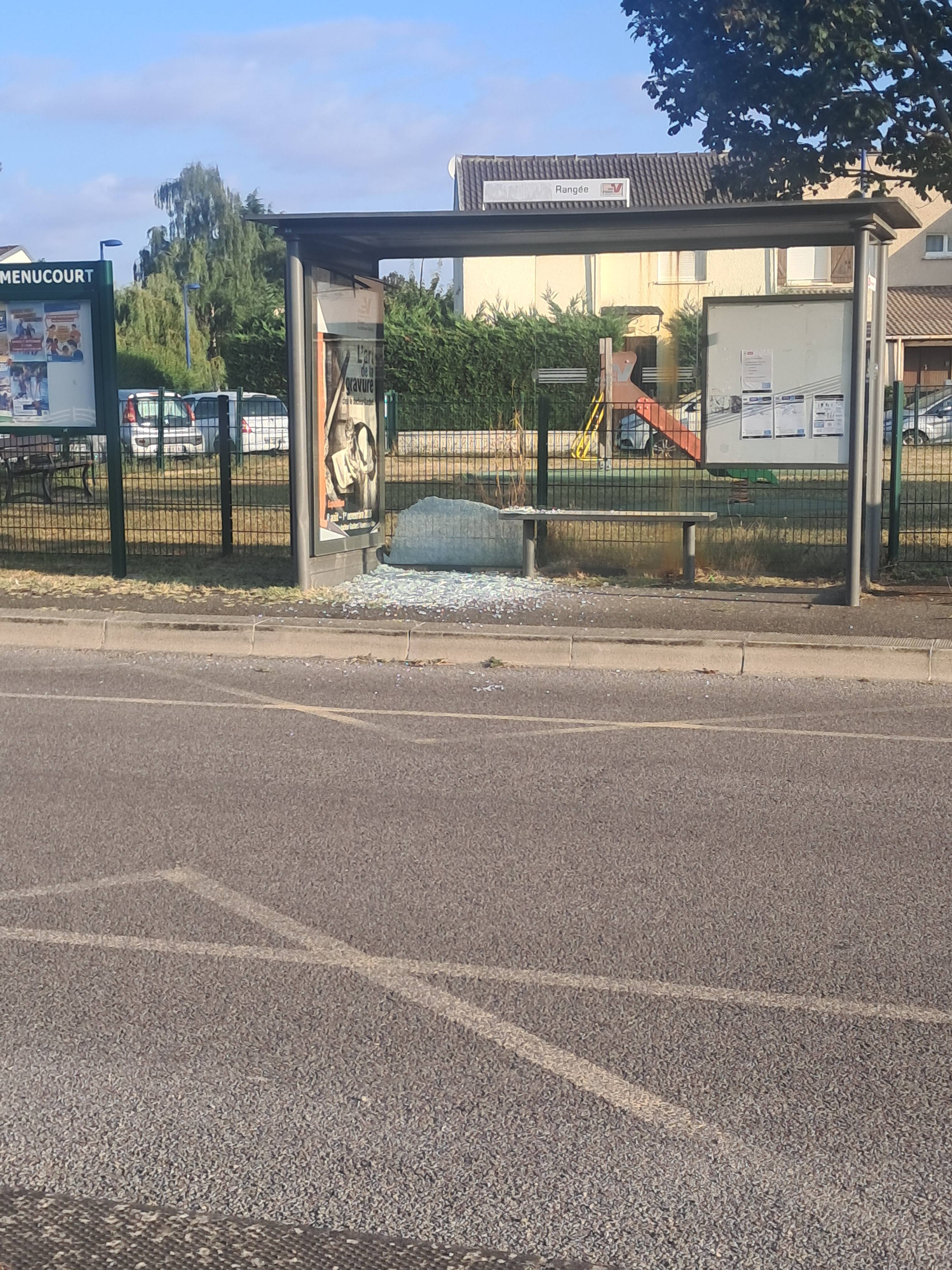 Signalement Abris de bus endommagé