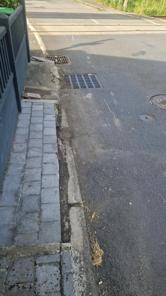 Trottoir endommagé rue des Tilleuls