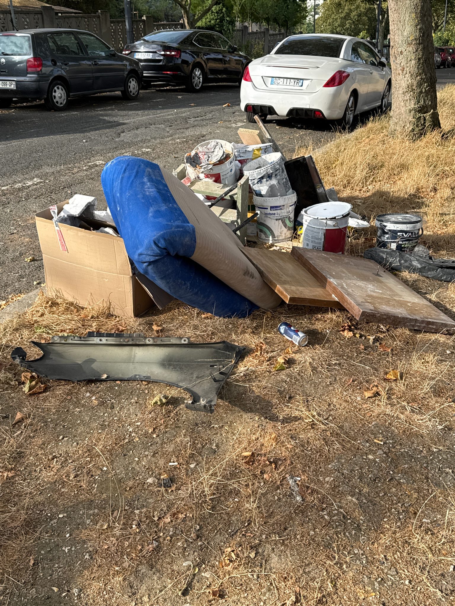 Déchets abandonnés matelas