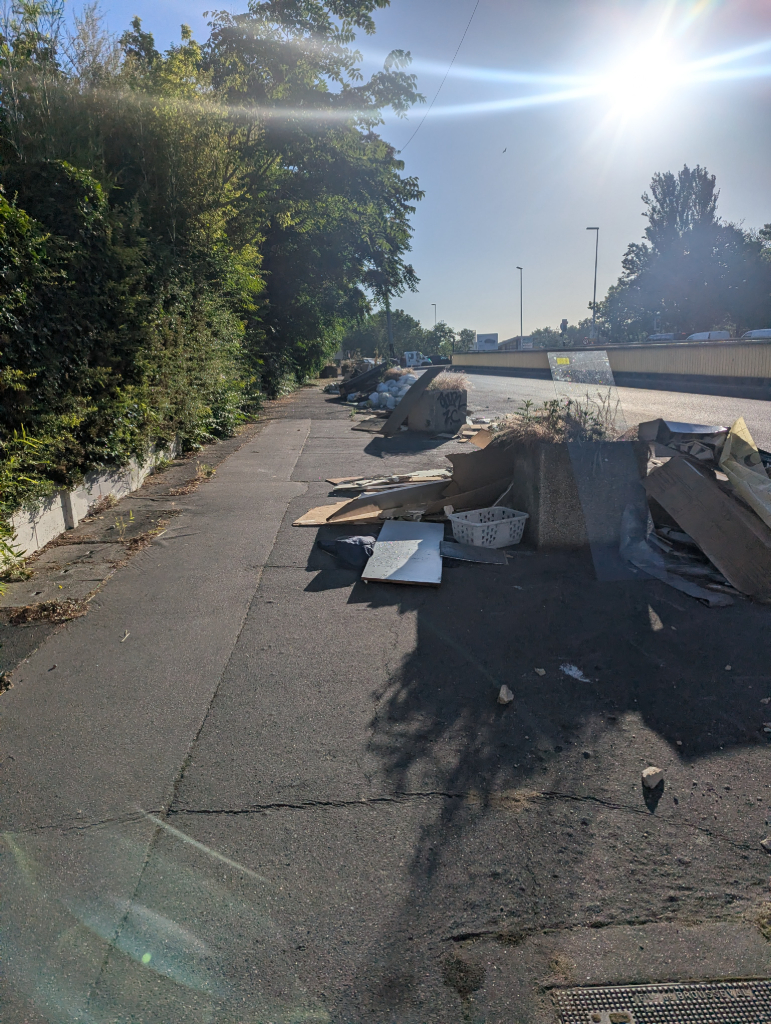 Déchets encombrant trottoir