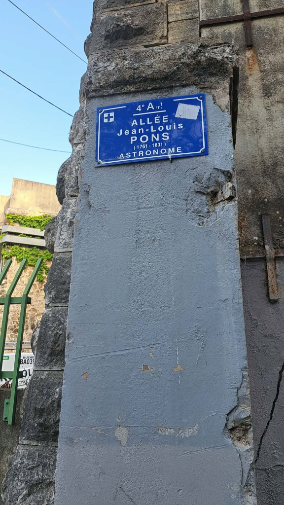 Photo 3 - Véhicule abandonné en démontage