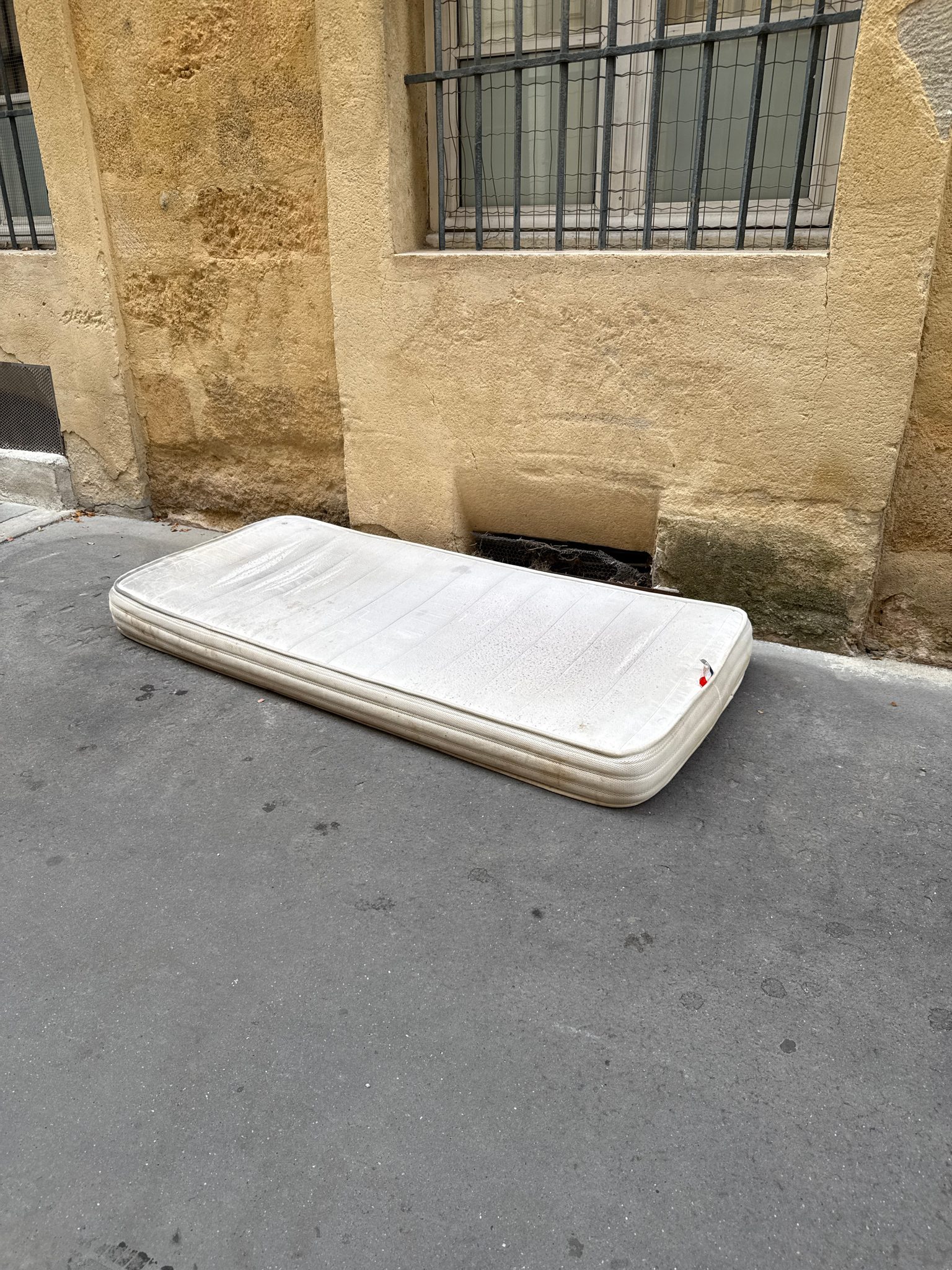 Signalement Matelas abandonné