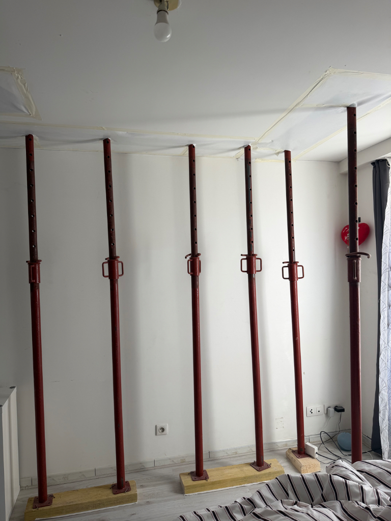 Plafond en risque d'effondrement