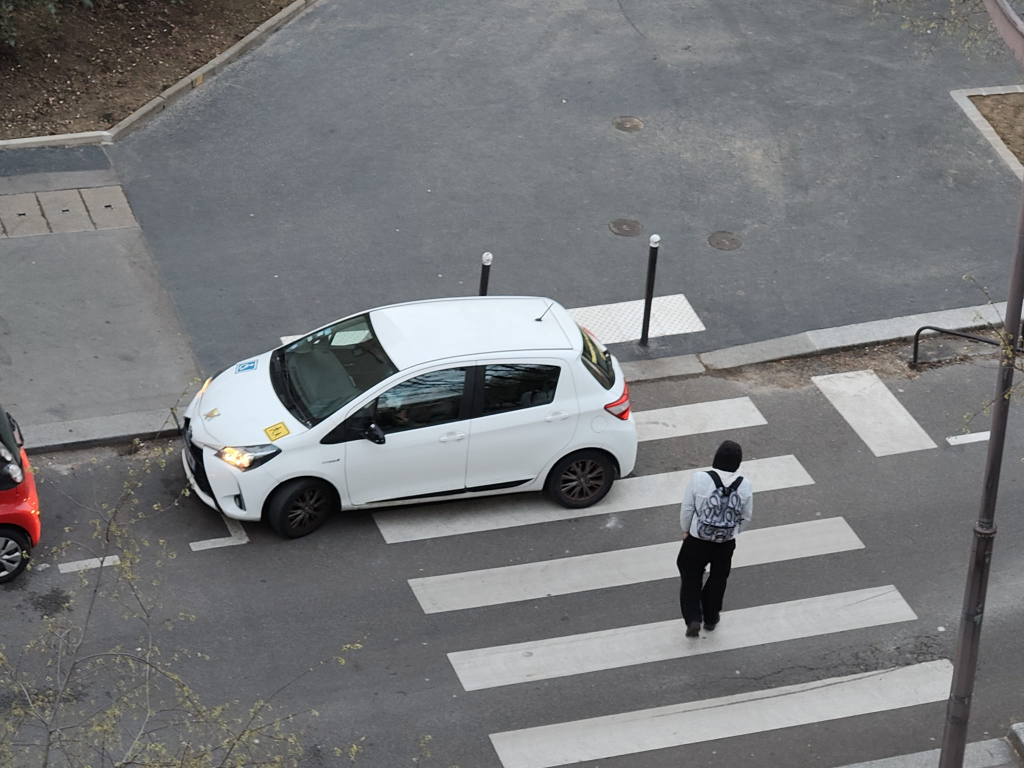 Photo 3 - Stationnement sur passage piéton