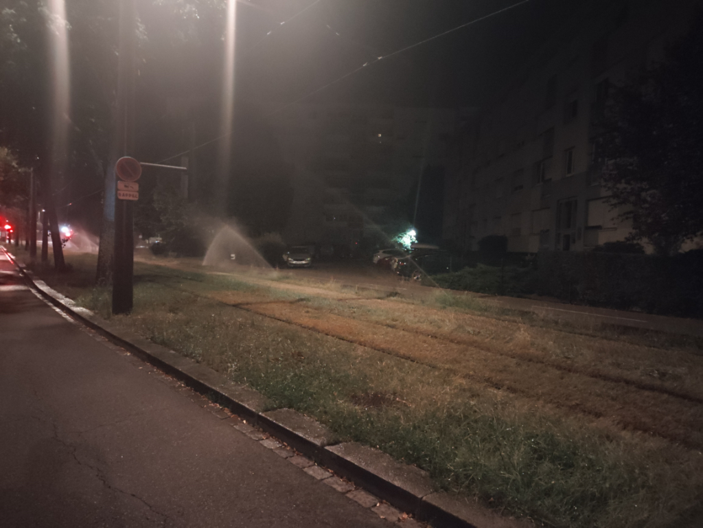 Signalement Arrosage voies tram injustifié