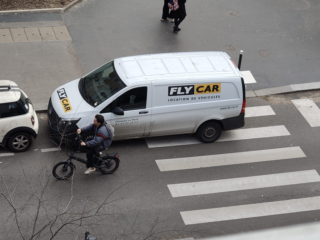 Photo 2 - Stationnement sur passage piéton